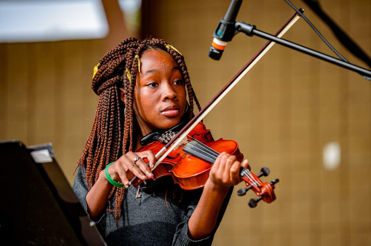 Suzuki Method Overview - young affrican teenager girl performing violin