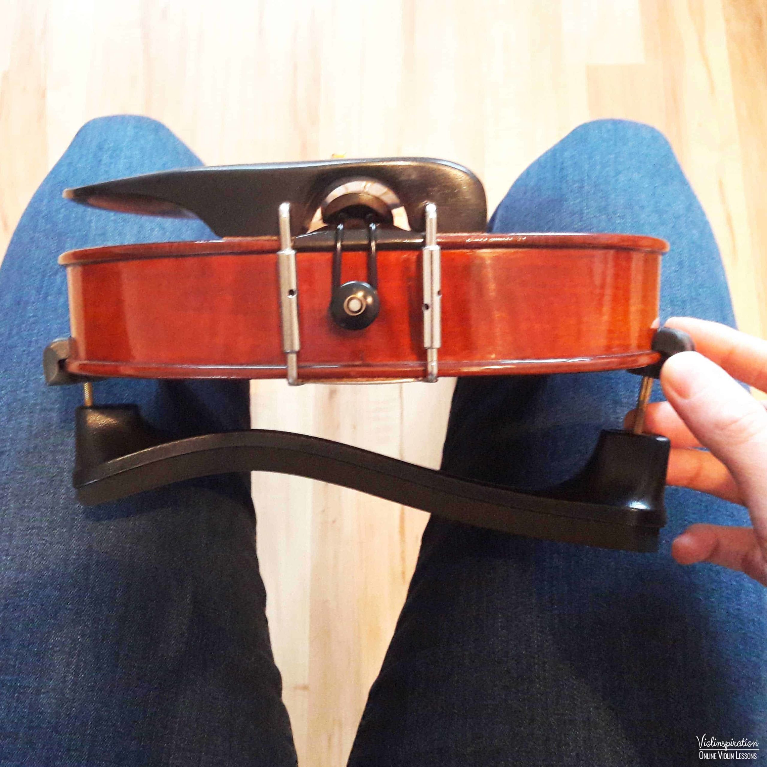 How to place a shoulder rest on a violin - step 4_1