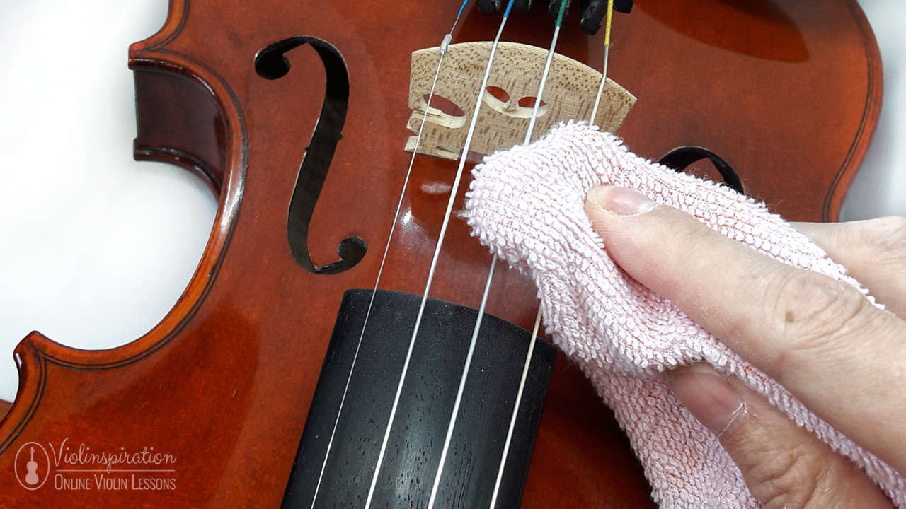 how to clean a violin - removing rosin from strings