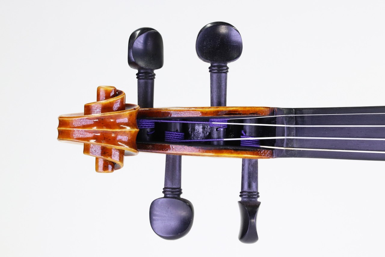 violin geared tuning pegs - violin scroll with traditional pegs